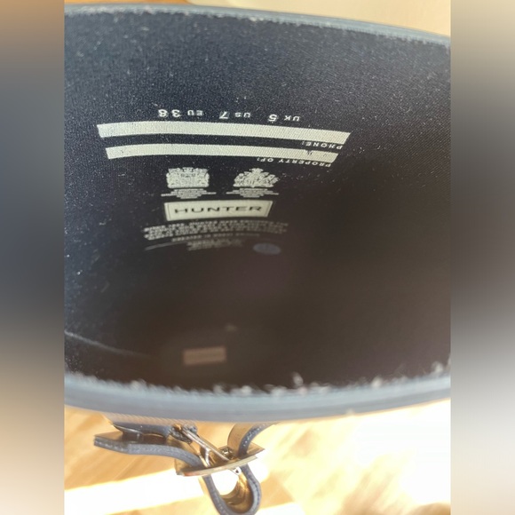 Price DROP Hunter Classic Tall Boots Sz 7 Navy. Light wear on soles. - Picture 7 of 8